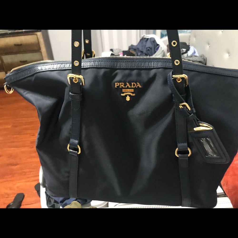 PRADA - Picture 8 of 8